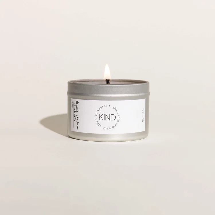 Person making Bouquetteblack plum and rhubarb candle